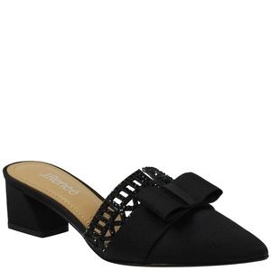 J.RENEÉ FLATS